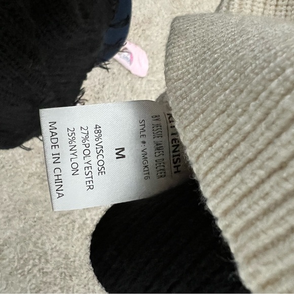 Kittenish Sweater - Picture 3 of 5